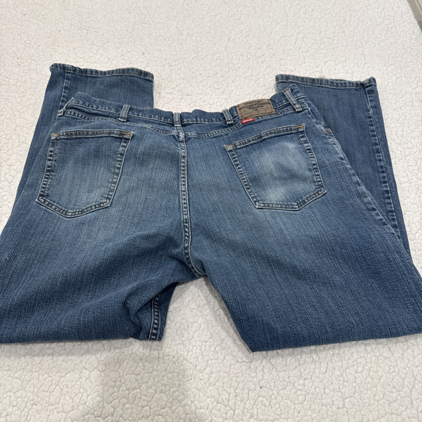 Wrangler Jeans Men’s 38×30 Blue Relaxed Fit Premium Quality Cotton workwear