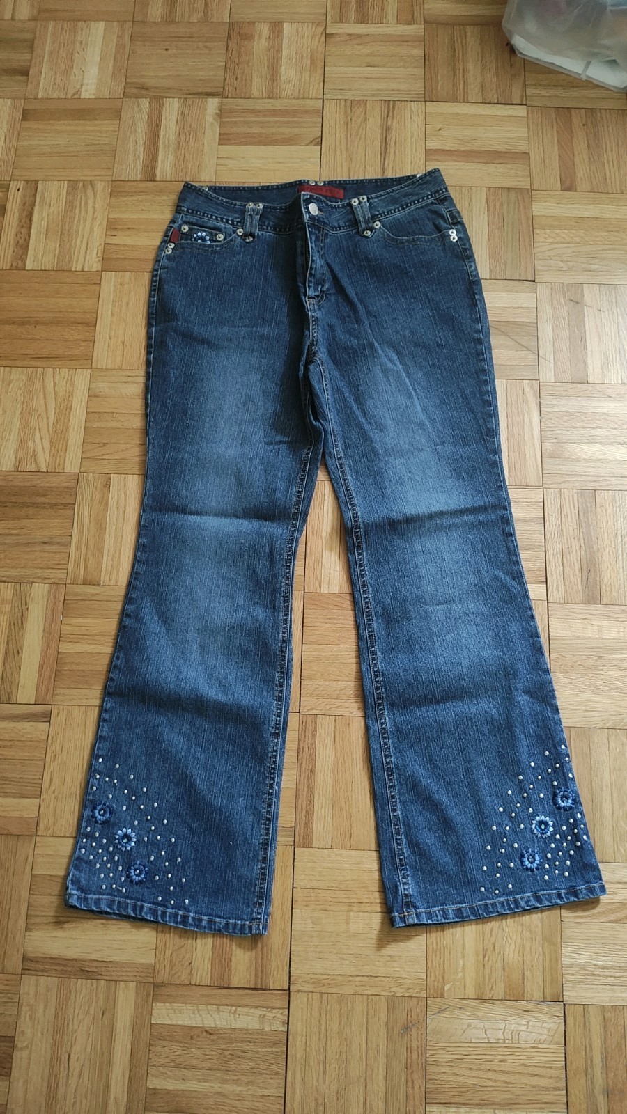 Bongo Women’s Jeans Size 16.5 Blue Denim Embroidery Boot Cut Mid Rise Stretch