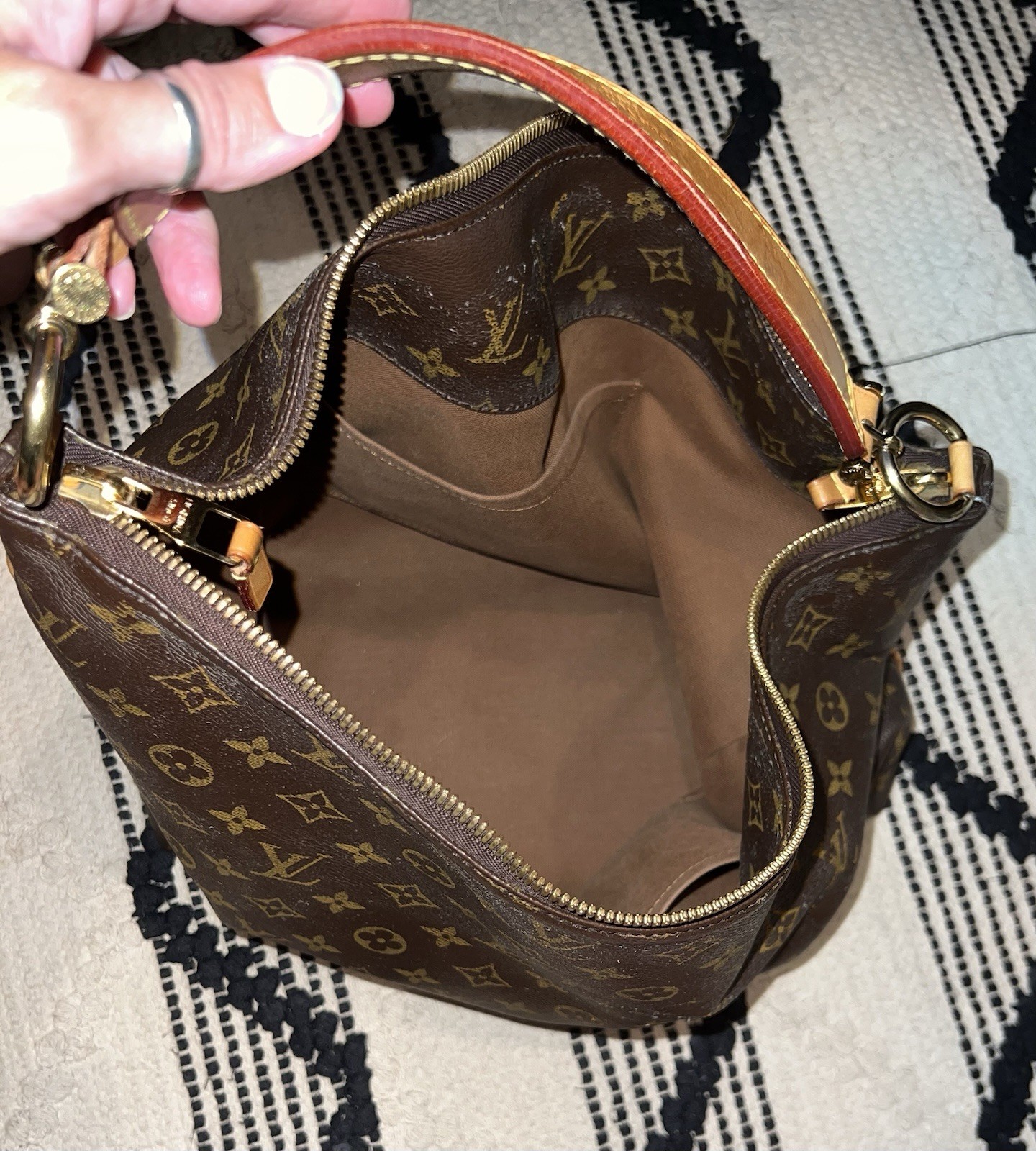 Authentic Louis Vuitton Sully MM Monogram Shoulder Bag