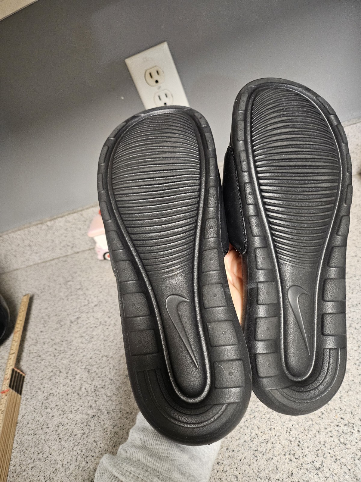Nike Victori One Men’s Black Slide Sandals Size 8 Logo Accent Lightweight