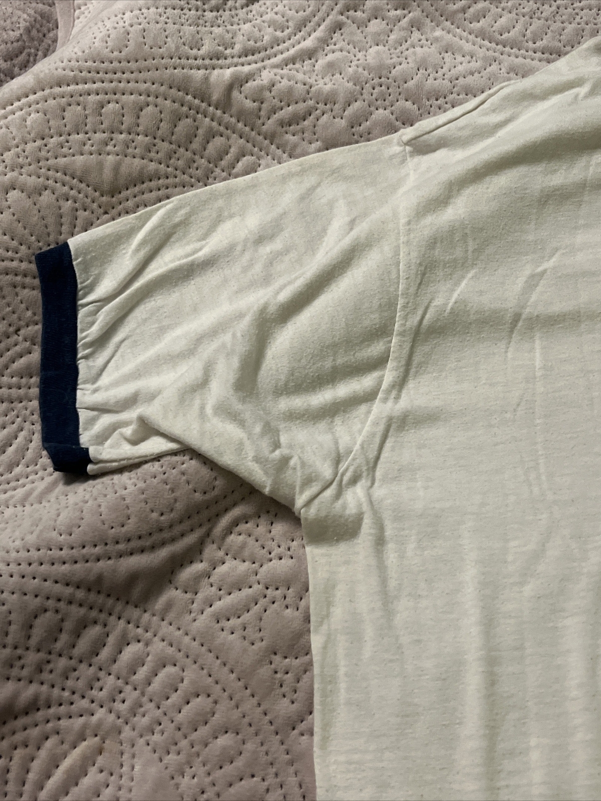 1980’s CARING FOR OUR COMMUNITY MEMORIAL HOSPITAL XL GRAPHIC VT-SHIRT RARE VTG
