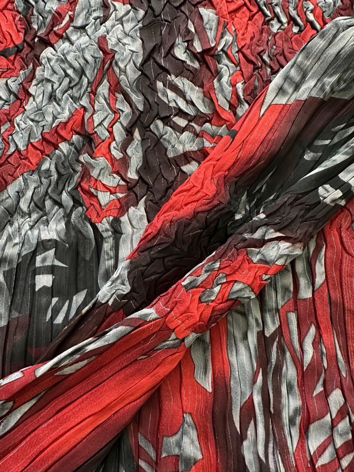 Alberto Makali Y2K Crinkle Pleated Blouse Red Gray Abstract Bell Sleeve Tunic L