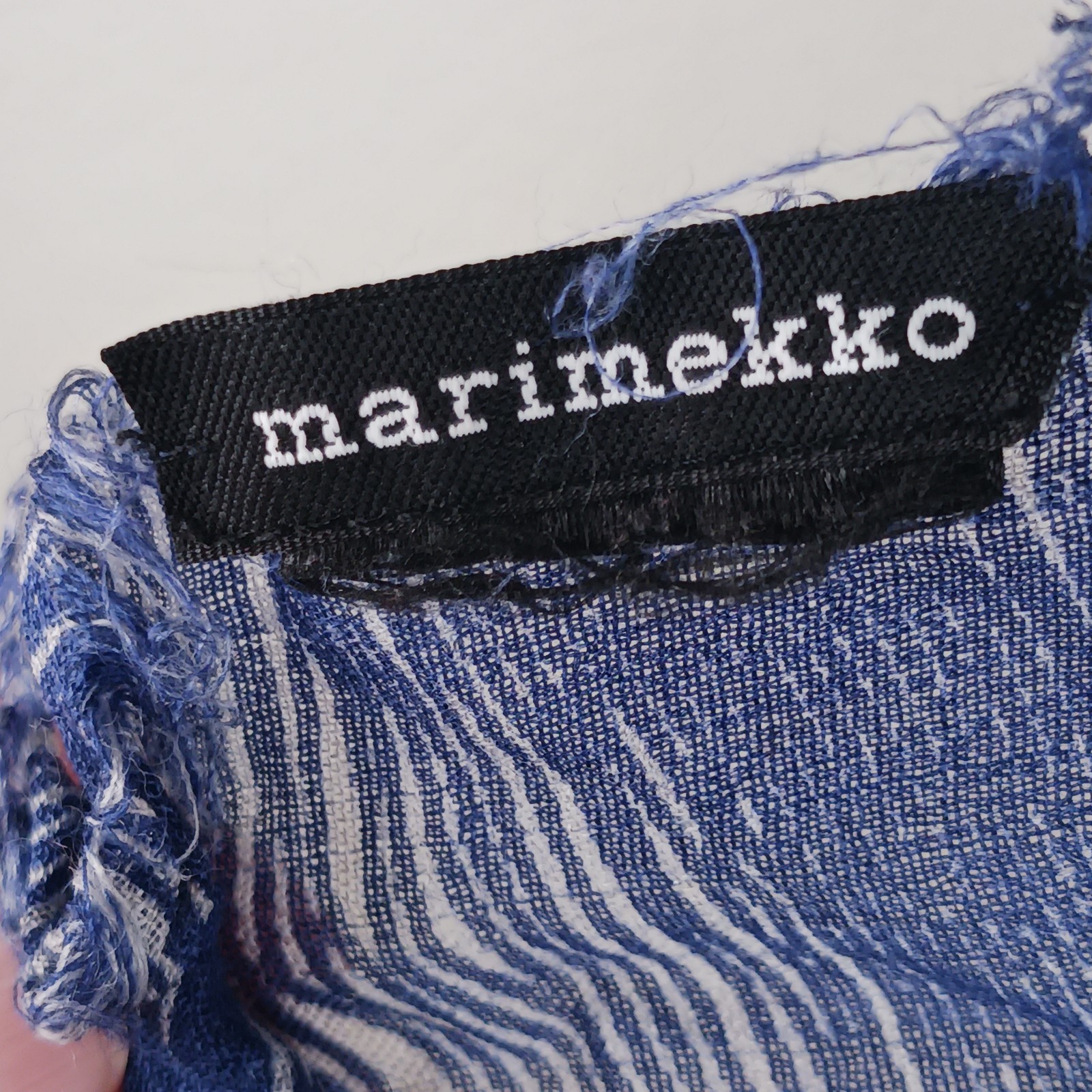 MARIMEKKO Scarf Wrap Large 40 Inches Fringed Edge Cotton Blue White