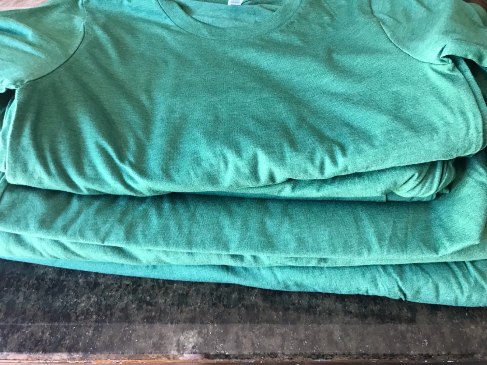 Bella + Canvas cvc 3001 color Grass Green, 50/50 cotton, polyester blend size S.