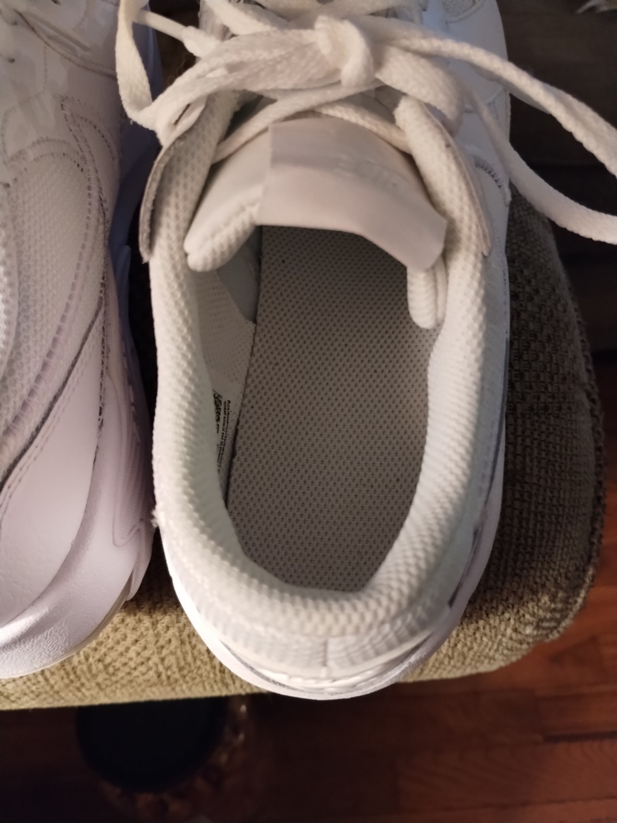 NIKE AIR MAX EXCEE TRIPLE WHITE LEATHER / MESH SHOES WOMENS SIZE 8.5