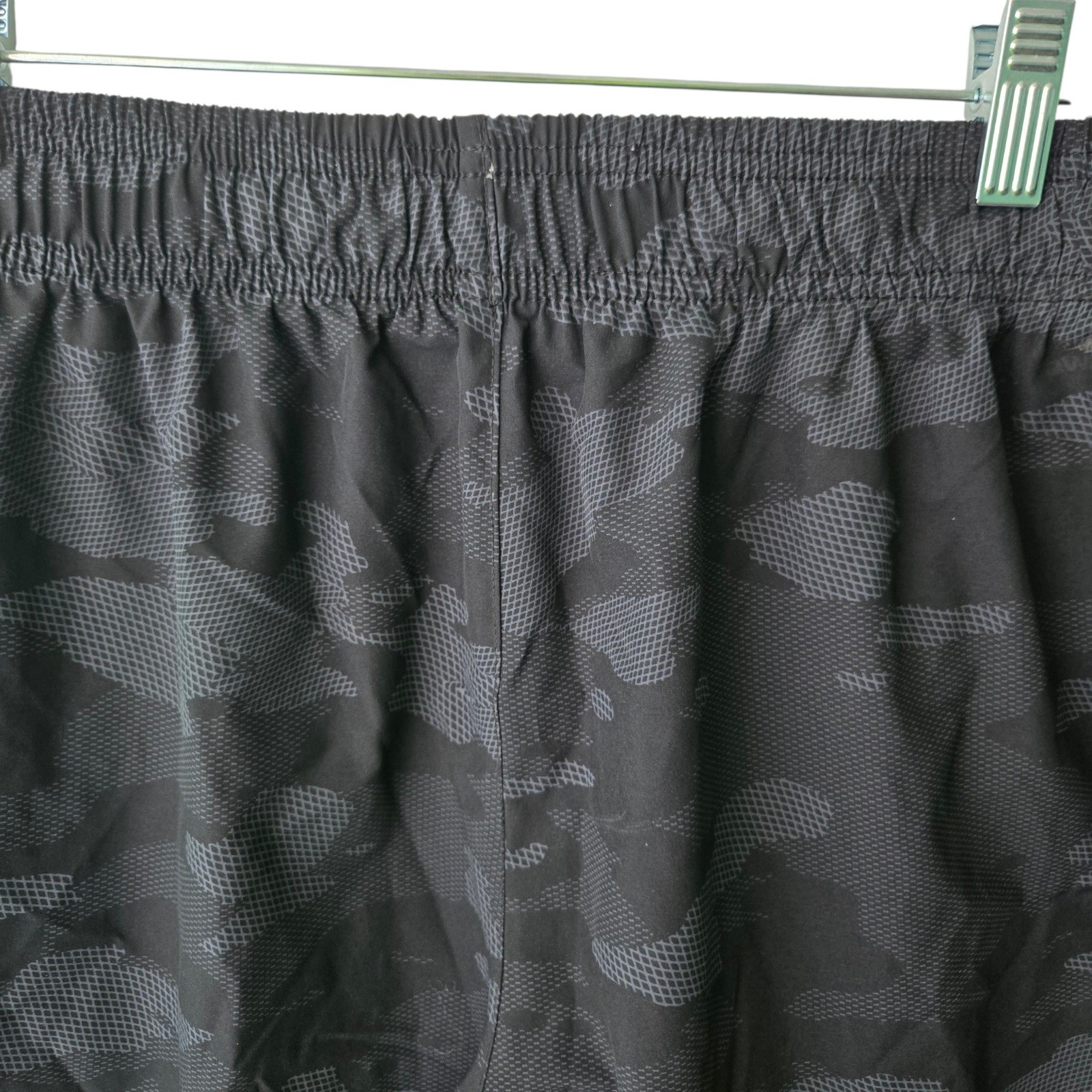 Layer 8 Mens Qwick-Dry Athletic Shorts Black Gray Digi Camo Sz Large Gym Workout