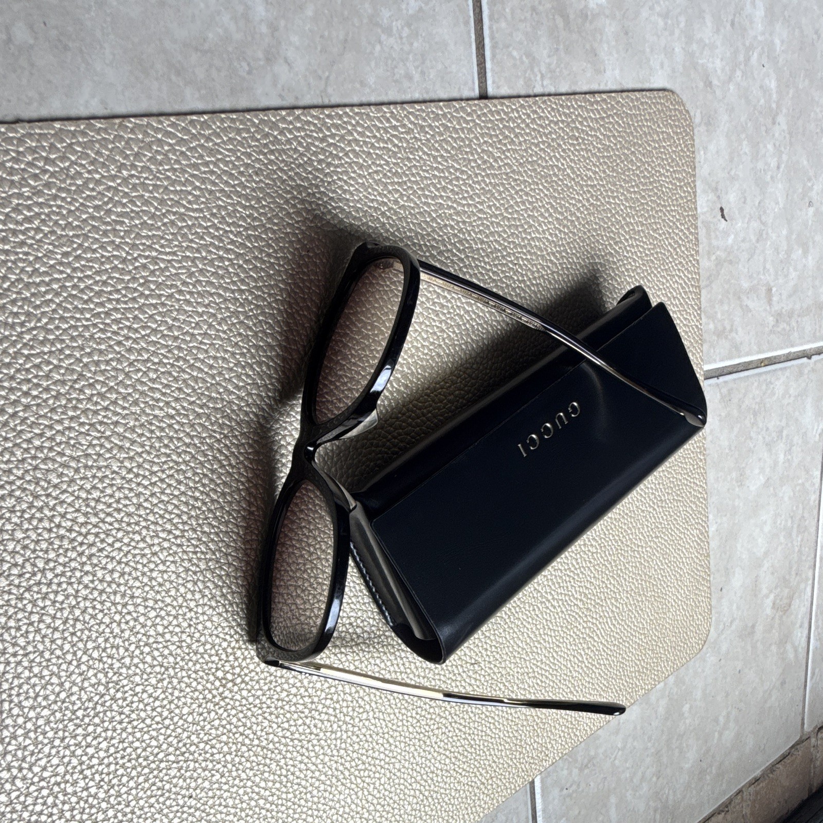 Gucci Oversized Square Sunglasses Black Plastic Frame Gray Gradient Lens Case