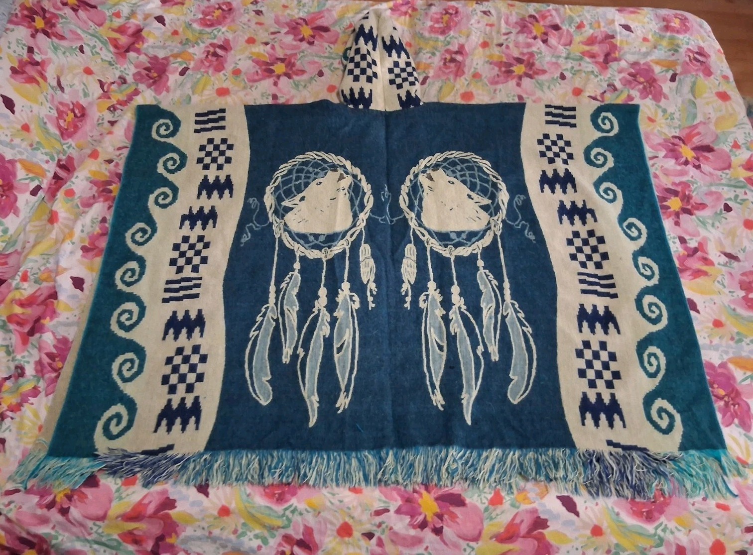 Wolf & Dreamcatcher Design PONCHO Soft Faux Wool 100% Acrylic MADE IN ECUADOR