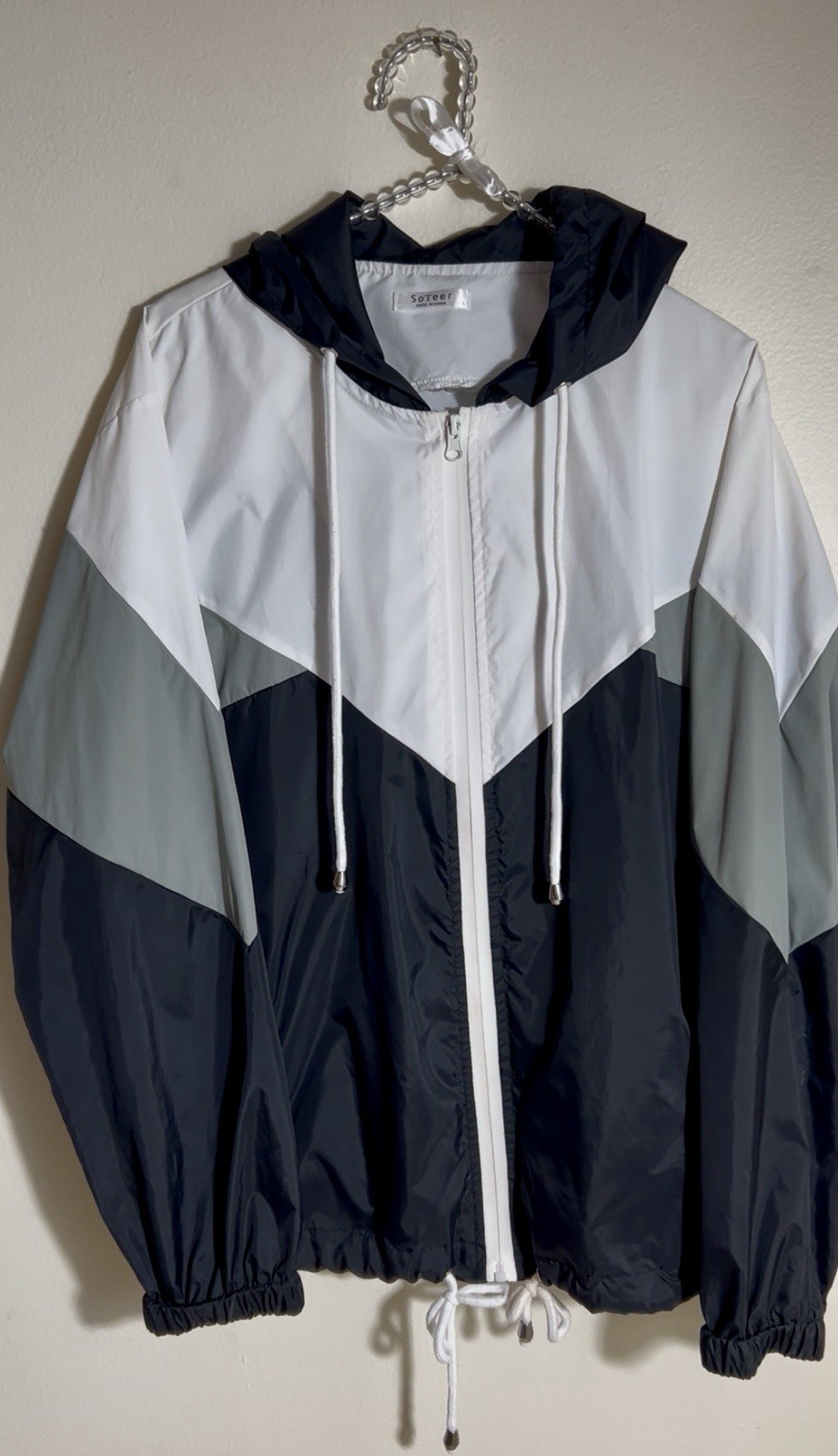 Windbreaker Jacket LG Black & White Lightweight With 2 Front Pockets & Zip Front