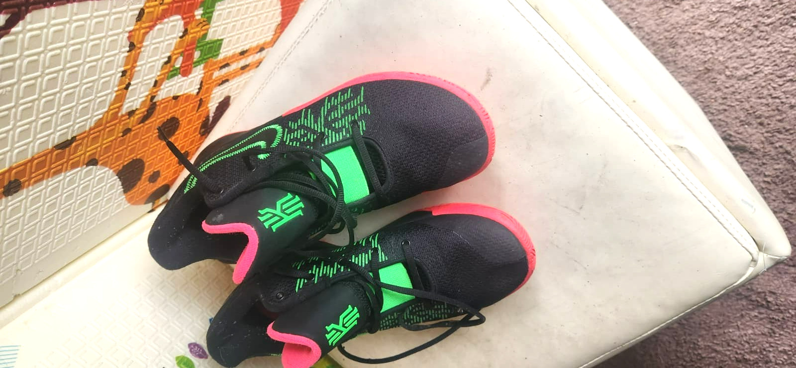 Nike Kyrie Flytrap 2* in the “Black / Hyper Pink