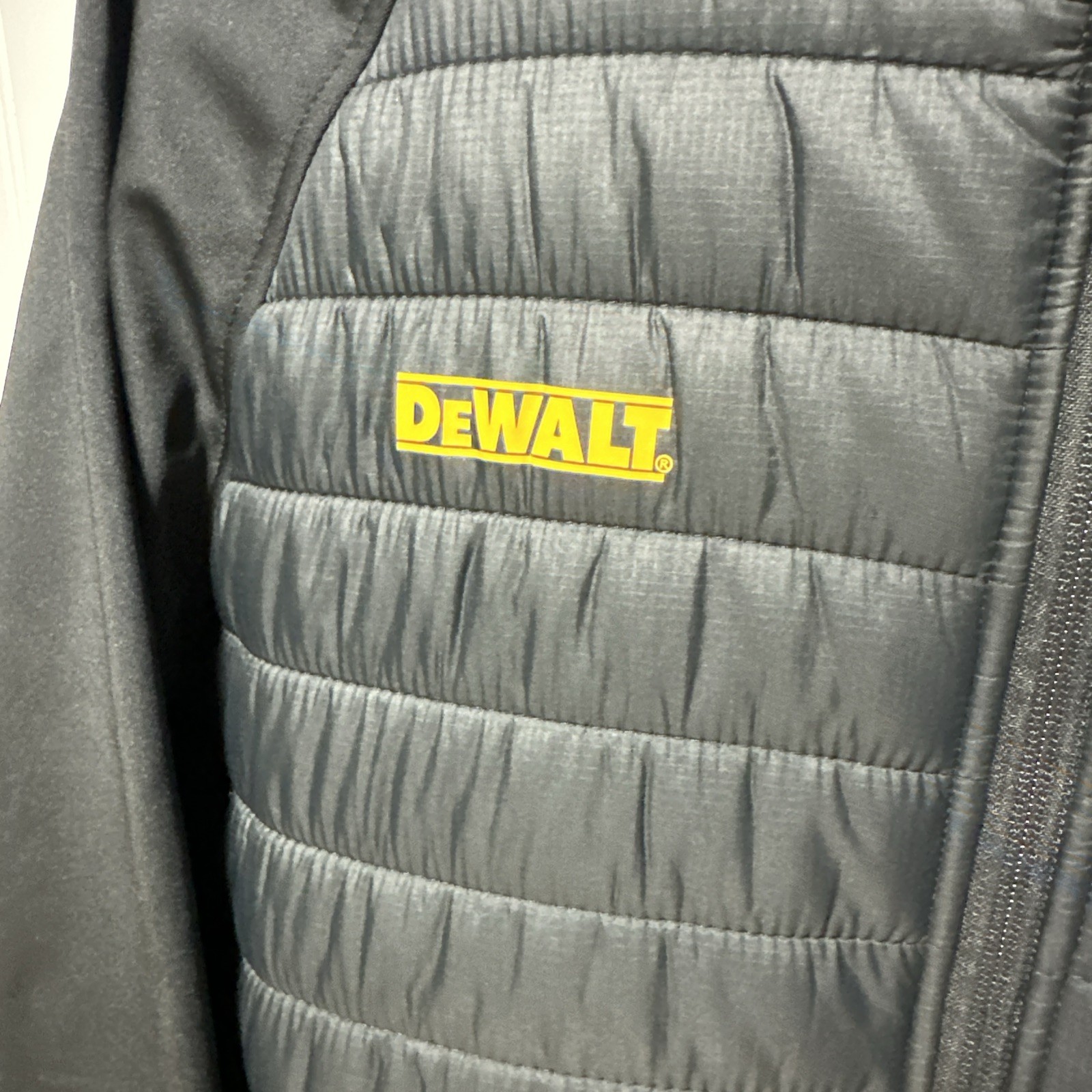 Dewalt Hybrid Insulated Jacket Men’s Size Large DXWW50003