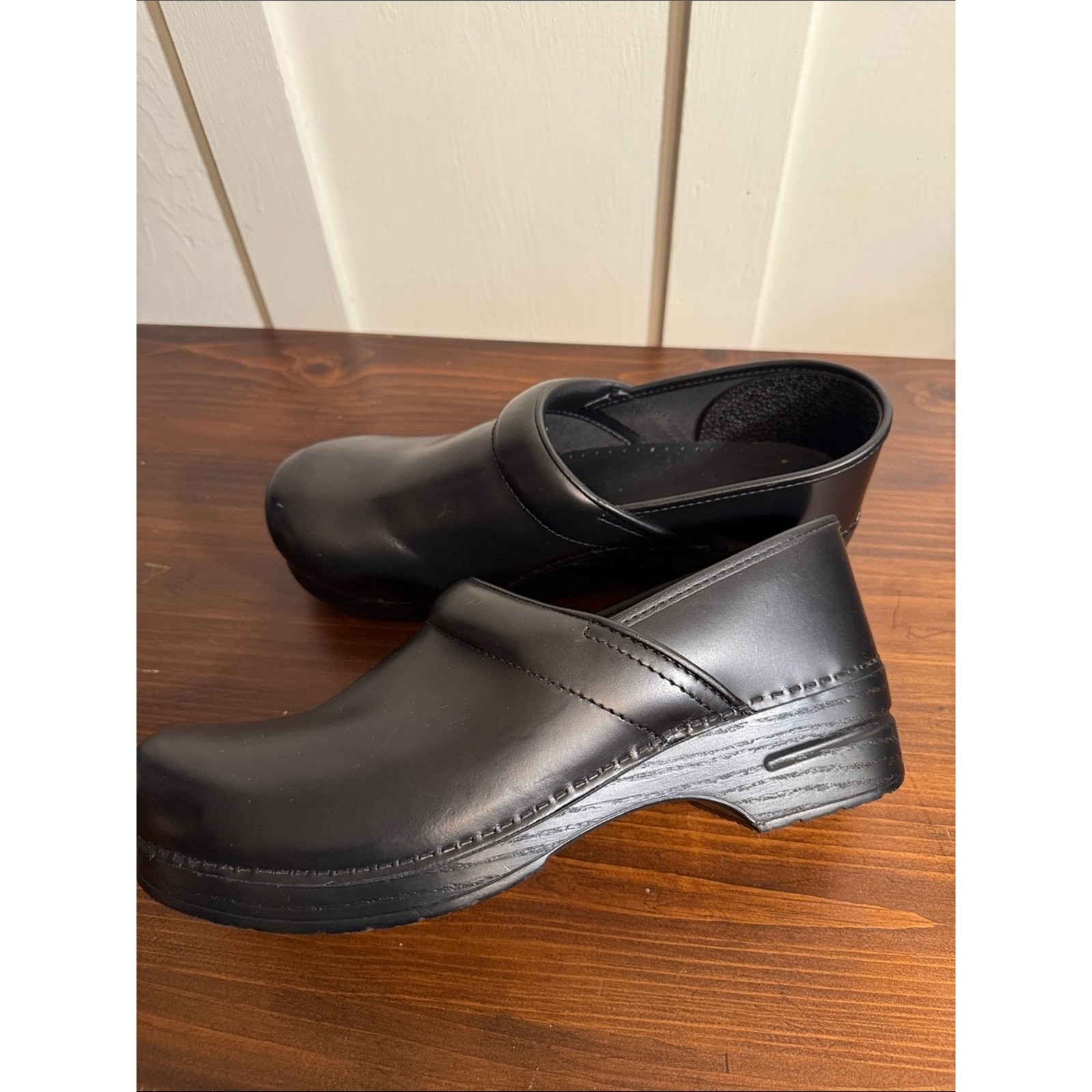Dansko Professional Black Leather Clogs Men’s EU 45 Slip Resistant Work Shoes