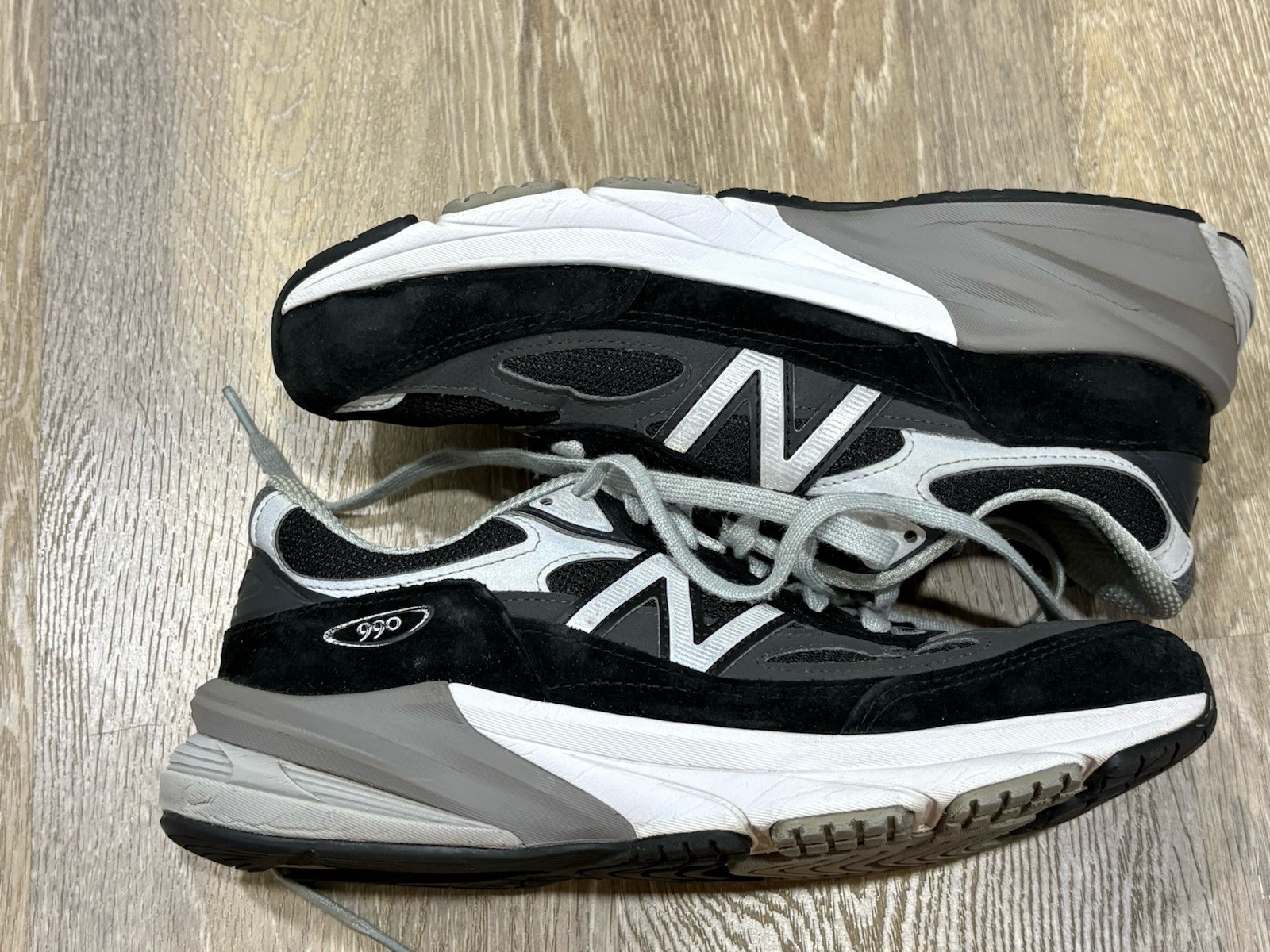 Size 8 – New Balance 990v6 Made in USA Black Silver