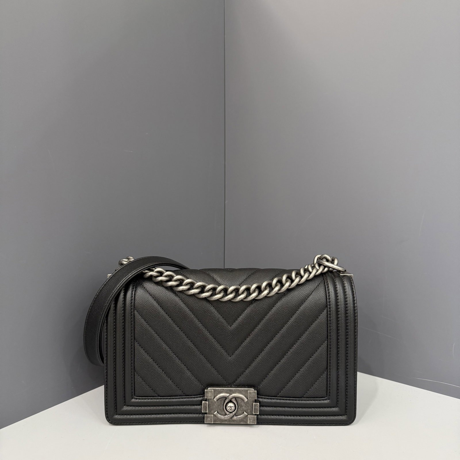 Chanel Medium Boy Flap Black Grained Calfskin (yg041726d0)