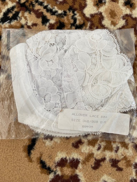 All over lace UK 36 B white bra under wire non padded