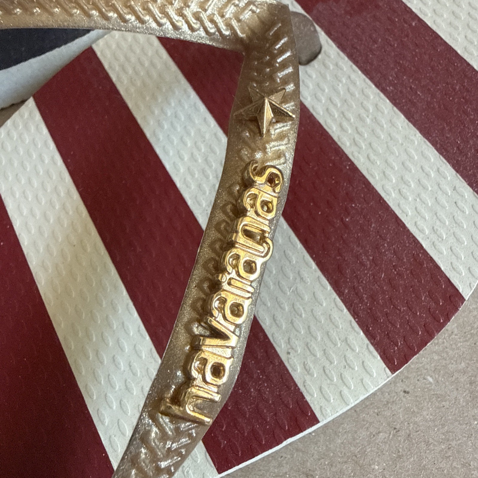 Havaianas Slim US Flag with Gold Straps and Metal Logo 39/40 Preowned Excellent