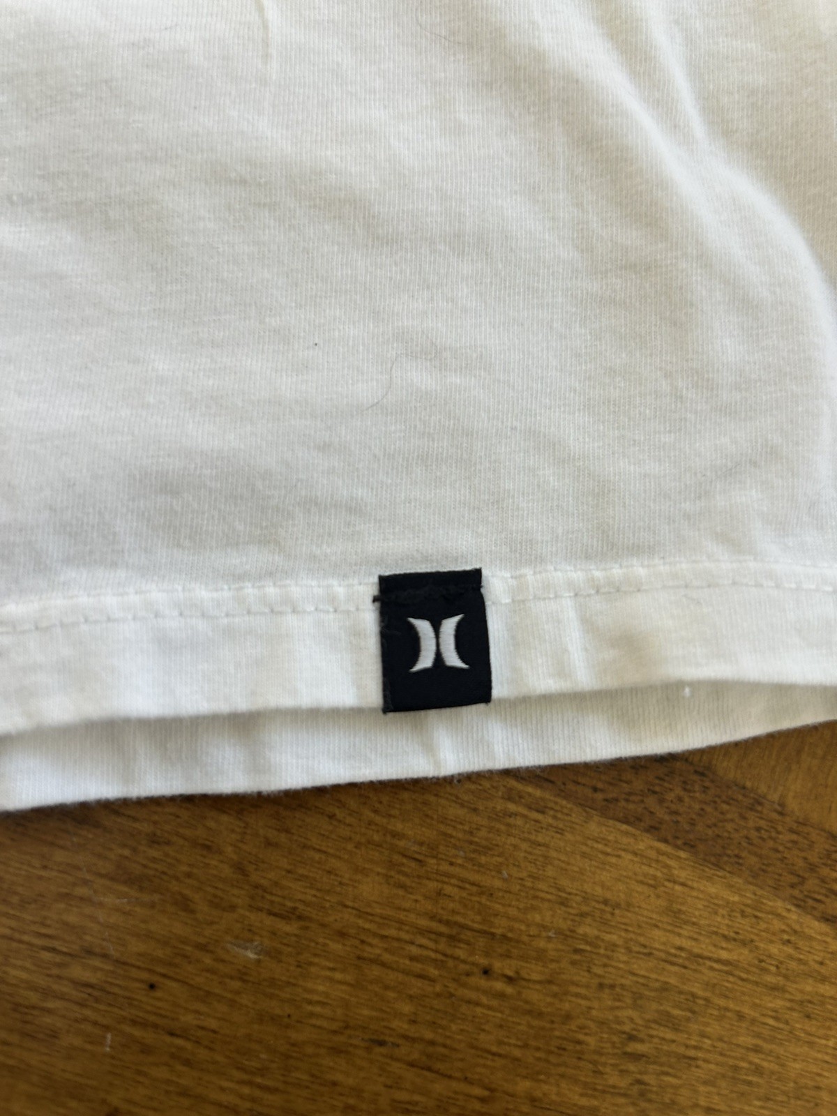 Hurley Men’s M Regular White Crew Neck Short Sleeve Logo Graphic T-Shirt (a)