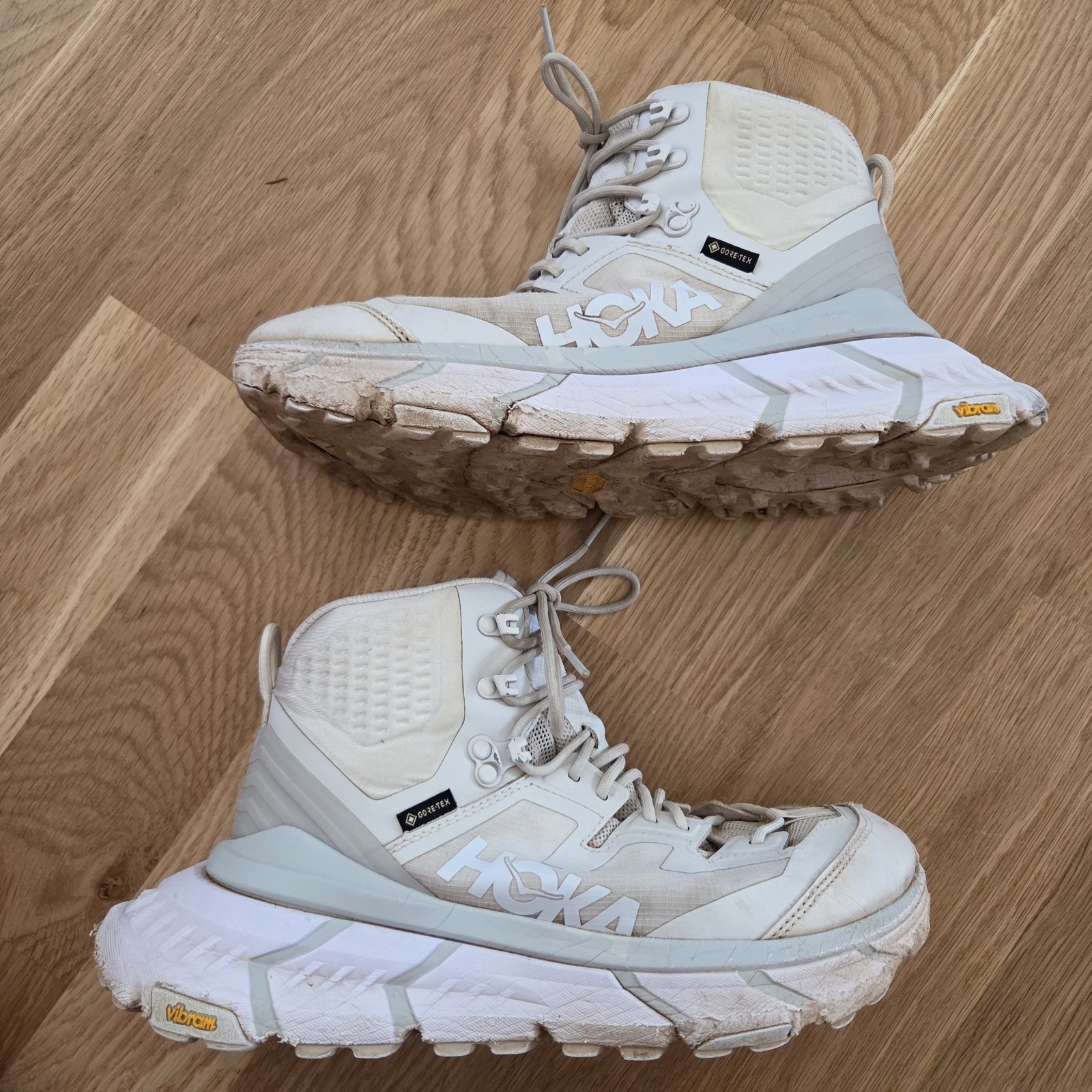 Hoka One One TenNine GTX Boots Unisex M7.5/W8.5 White Gore-Tex Vibram Hiking