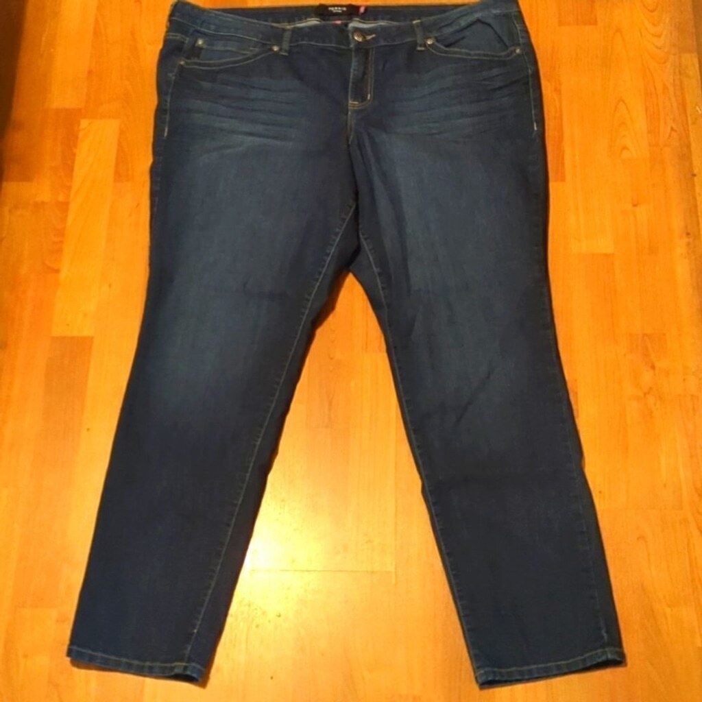 26 regular Torrid denim jeans us size EUC blue stretch slimming look any season