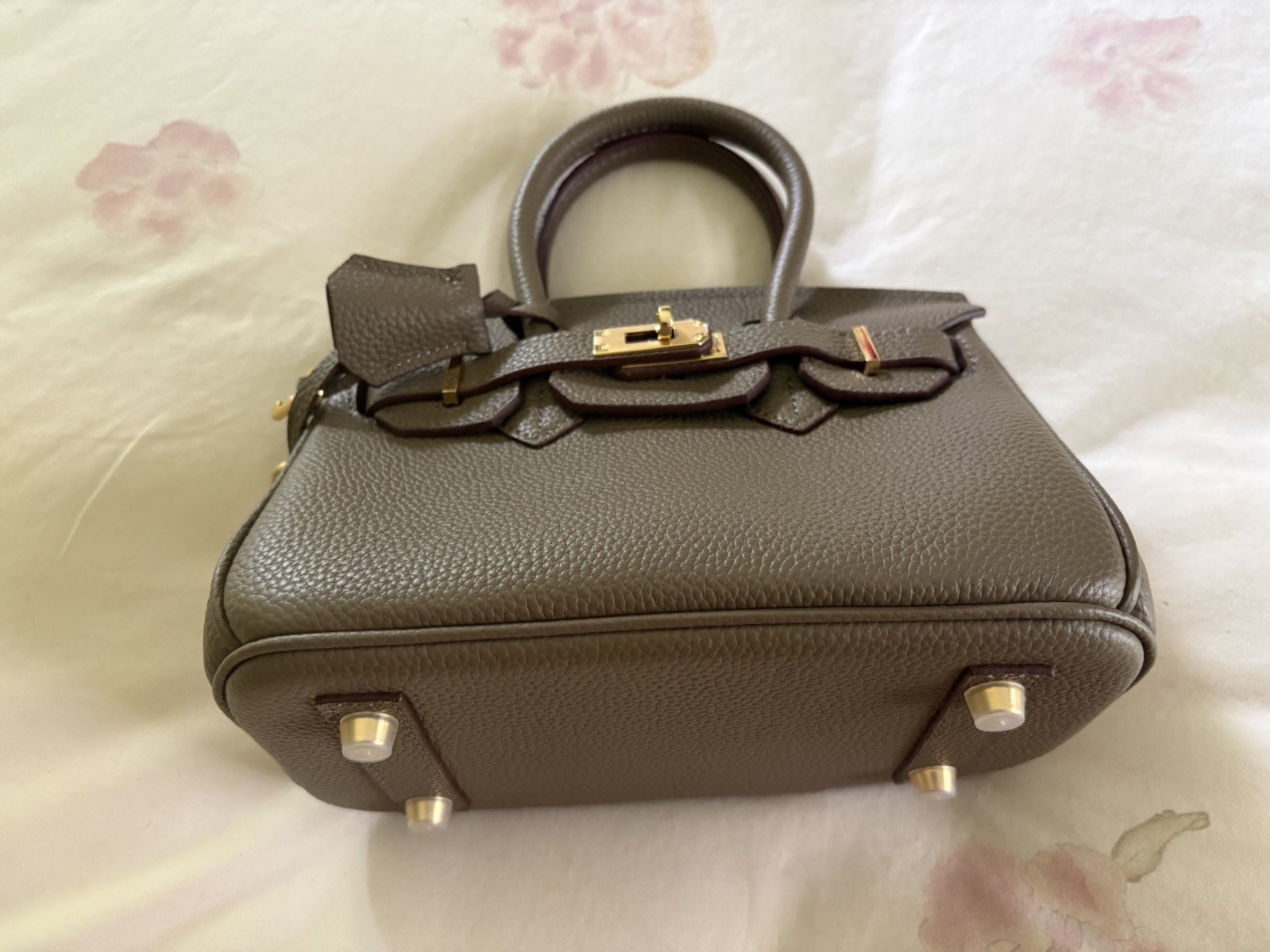 MILLE Bag, “GRACE”—Grey, Lock, Key, Clochette, Dust Bag, Strap, 20cm—EXCELLENT!