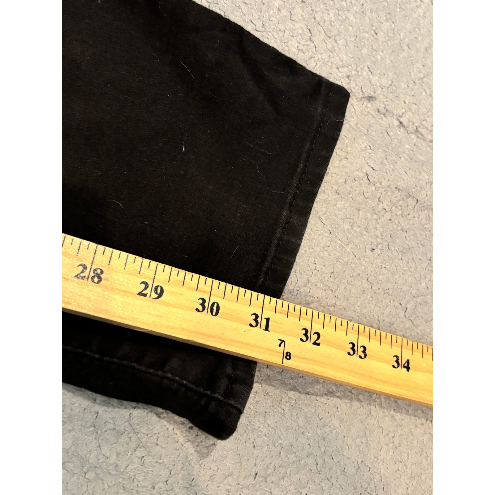 Levis Classic Straight Leg Jeans Black Denim Womens Size 6 Mid Rise 30×31