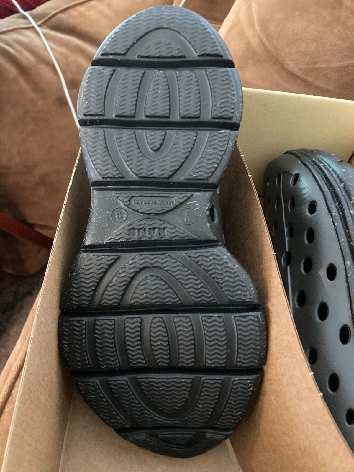 BRAND NEW! Kane Revive m8 w10 charcoal black speckle foam slip-on.