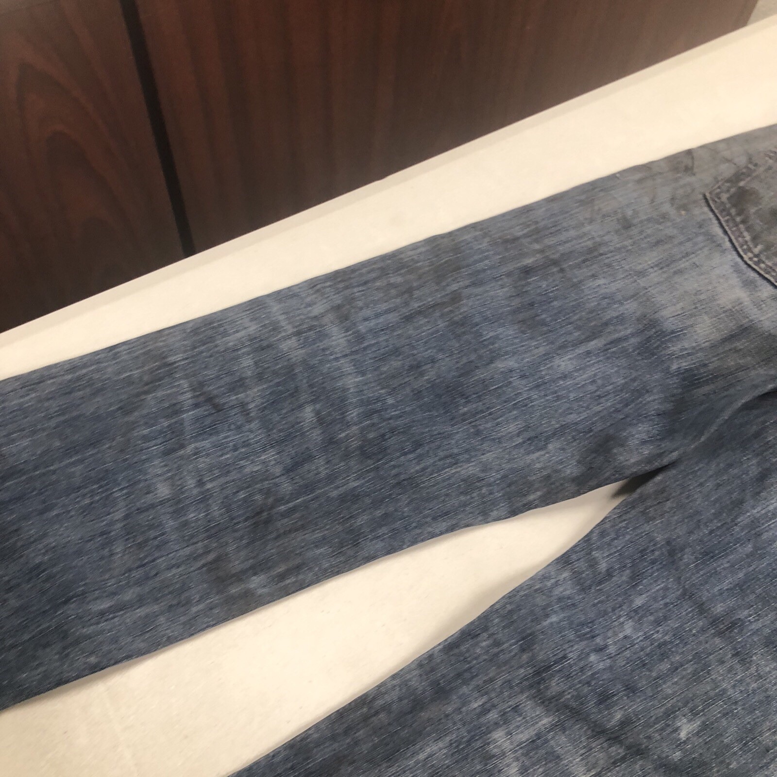 Levi 513 Men’s Slim Straight Fit, Dark Blue, 32×30 See Description Stained Thras