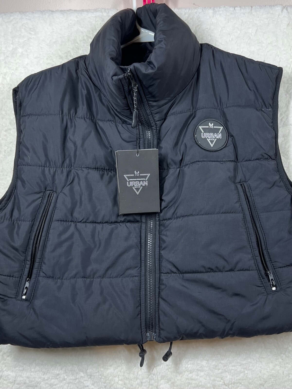 NWT Urban Buck Women’s Black Cropped Full-Zip Puffer Vest Size XL.