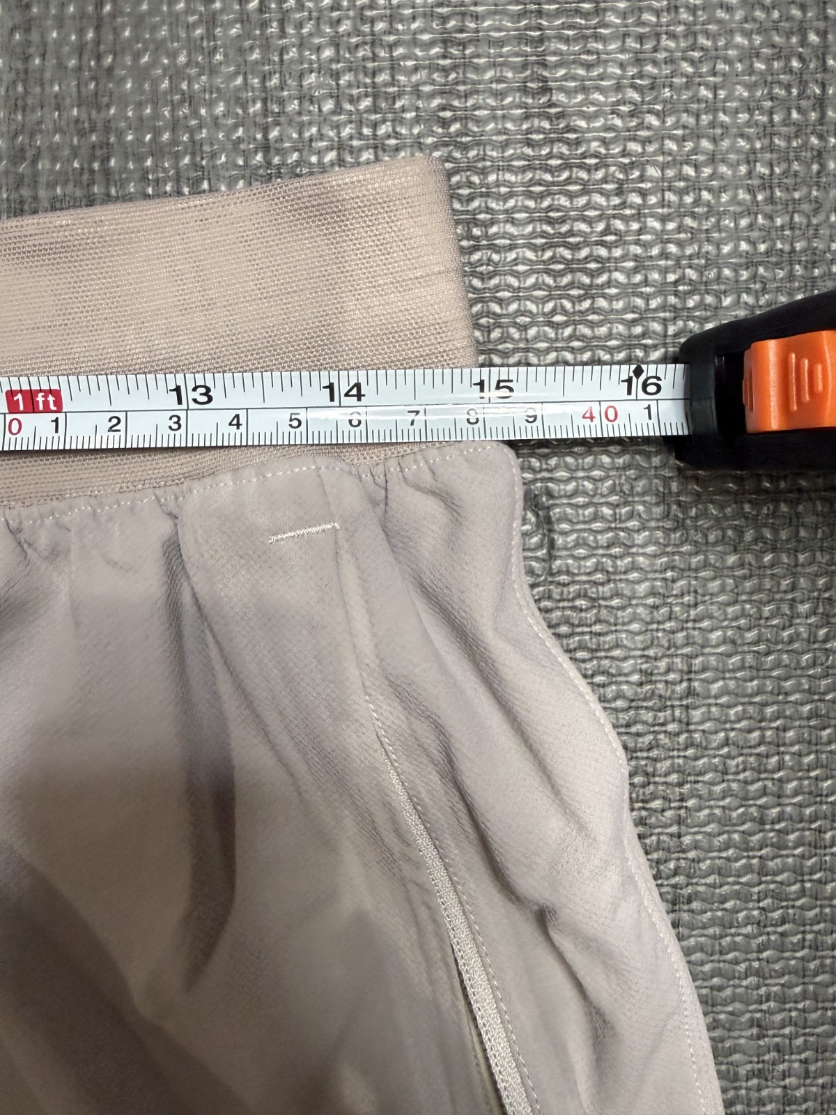 EUC – Lululemon Mens License to Train Shorts *Size MEDIUM* *Vapor Graphic*