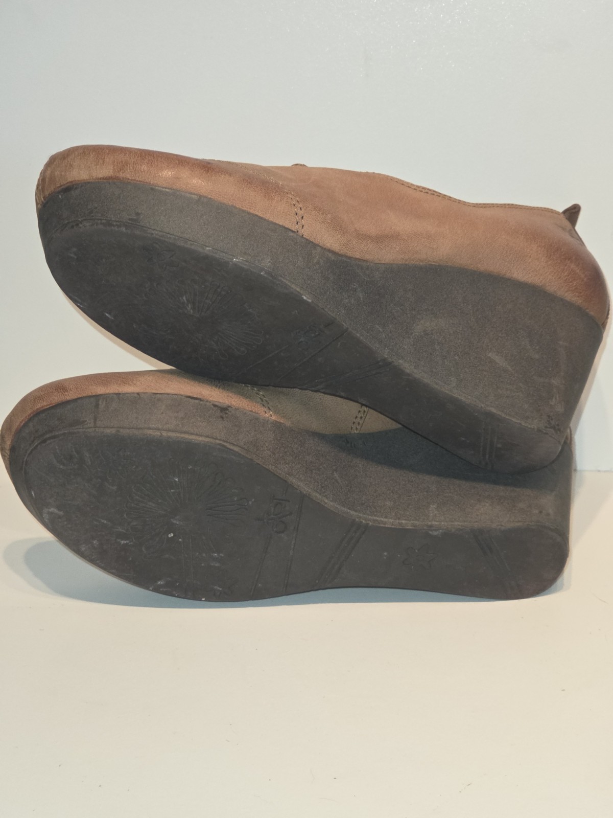 OTBT Washougal Wedge Clogs Womens Size 8M Brown Leather Slip On Comfort Shoes