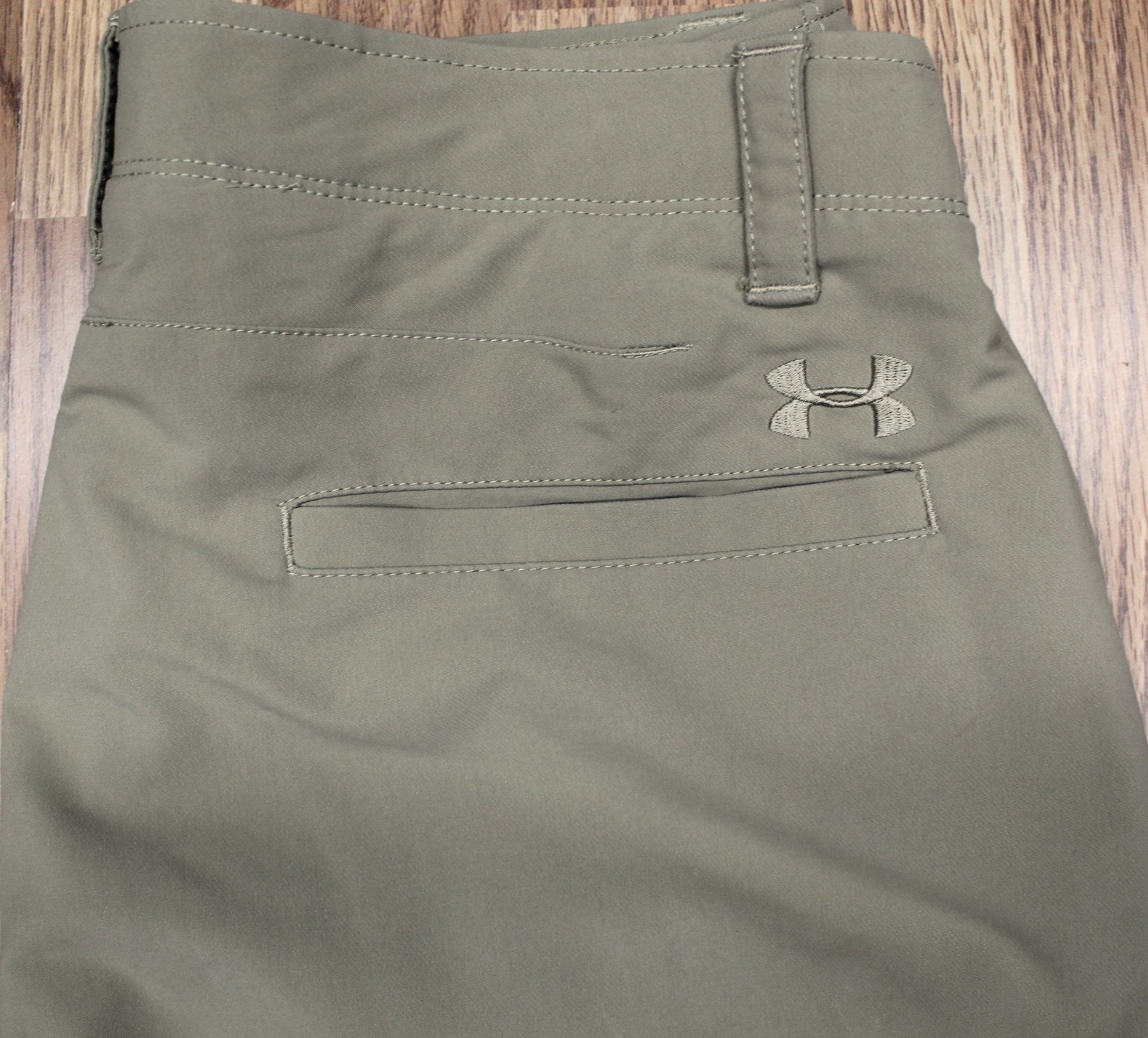 UNDER ARMOUR REGULAR FIT GOLF PANTS NYLON/POLY/SPANDEX KHAKI Sz 34W x 32L