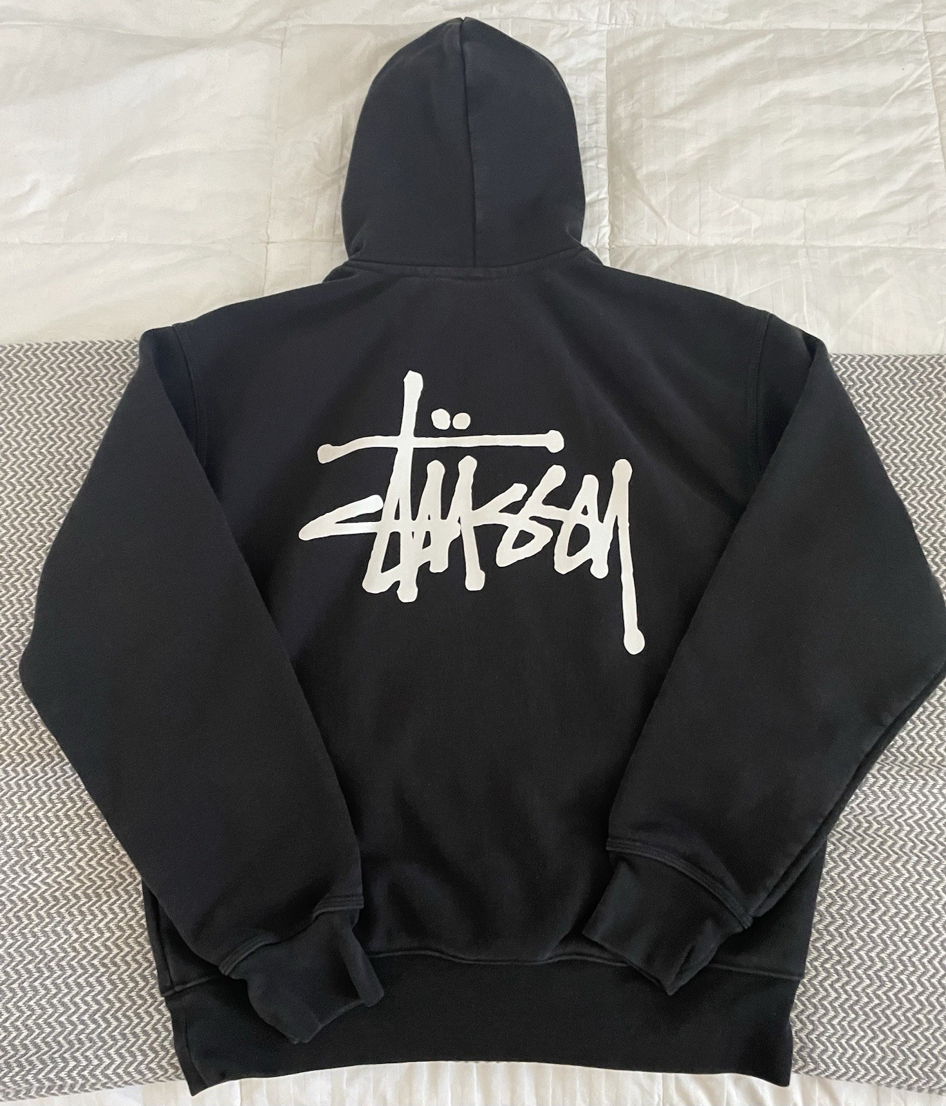 Stussy Men’s Black Graphic Logo Pullover Fleece Hoodie w/ Pockets, Size S