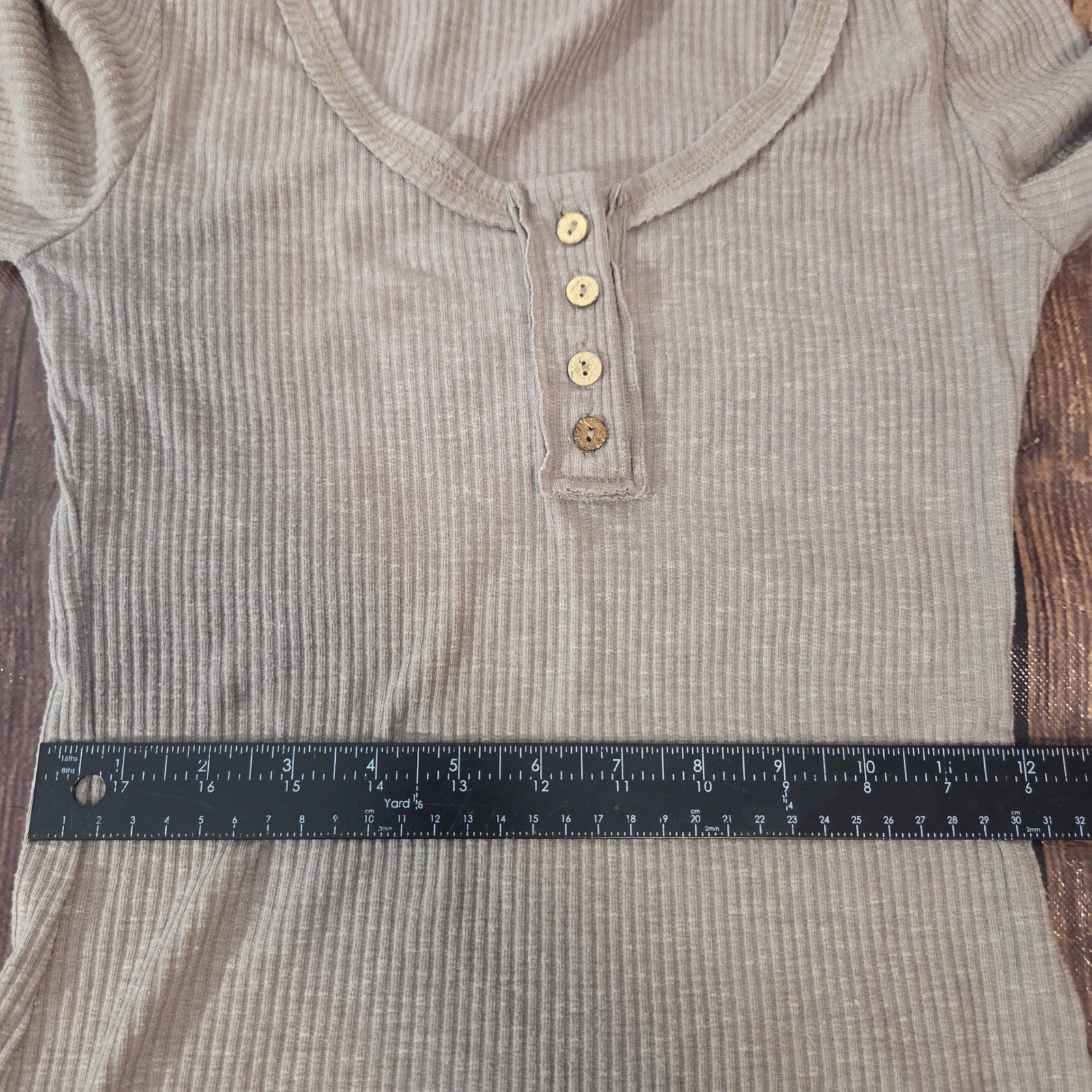 La Miel Womens Small Taupe Brown Ribbed Knit Henley Top Button Cuff Bella Swan