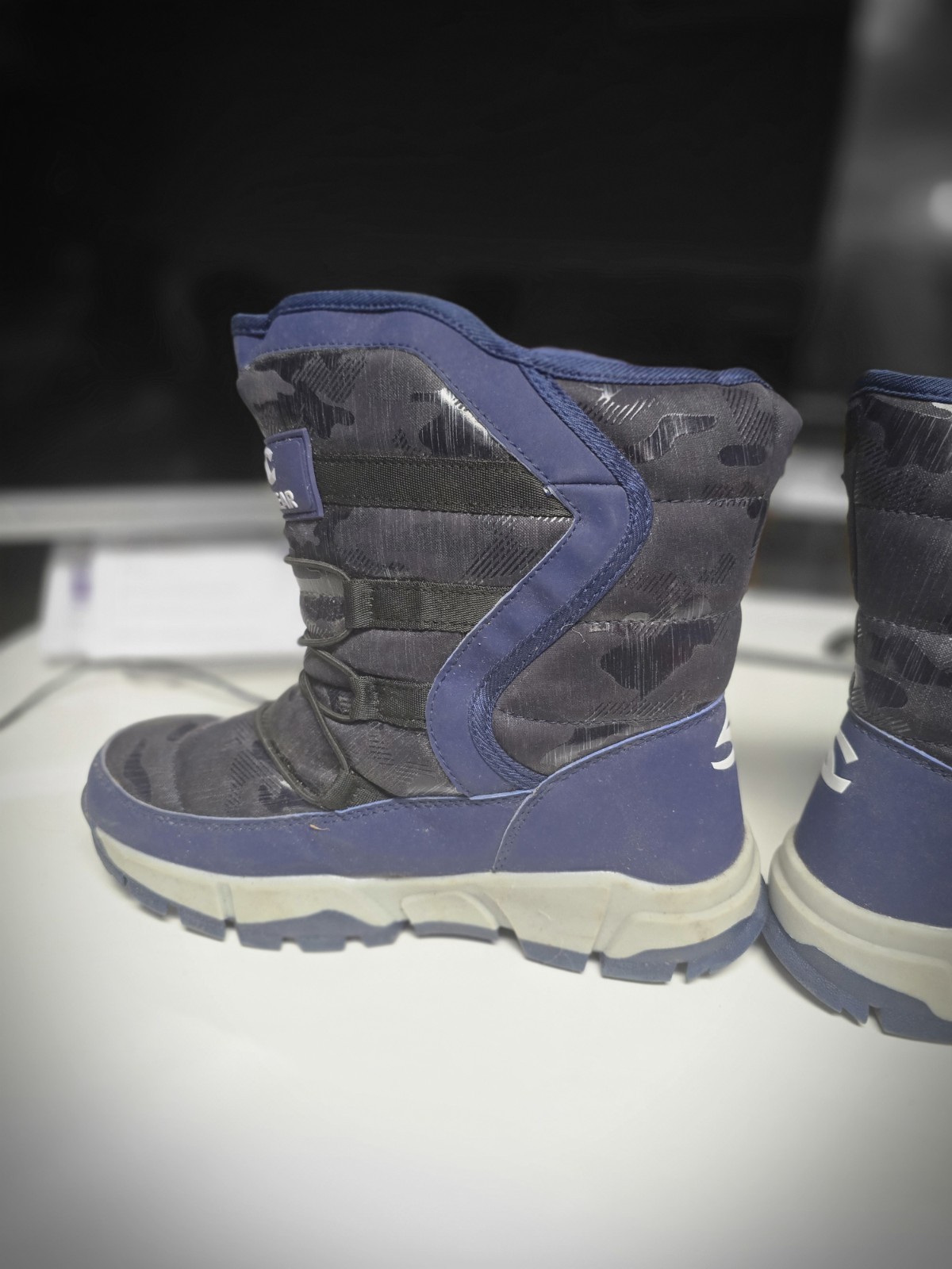 Hobibear Womens Size US 7 Or EU 38. Hinged Ice Clamp On Heal, Winter Snow Boots