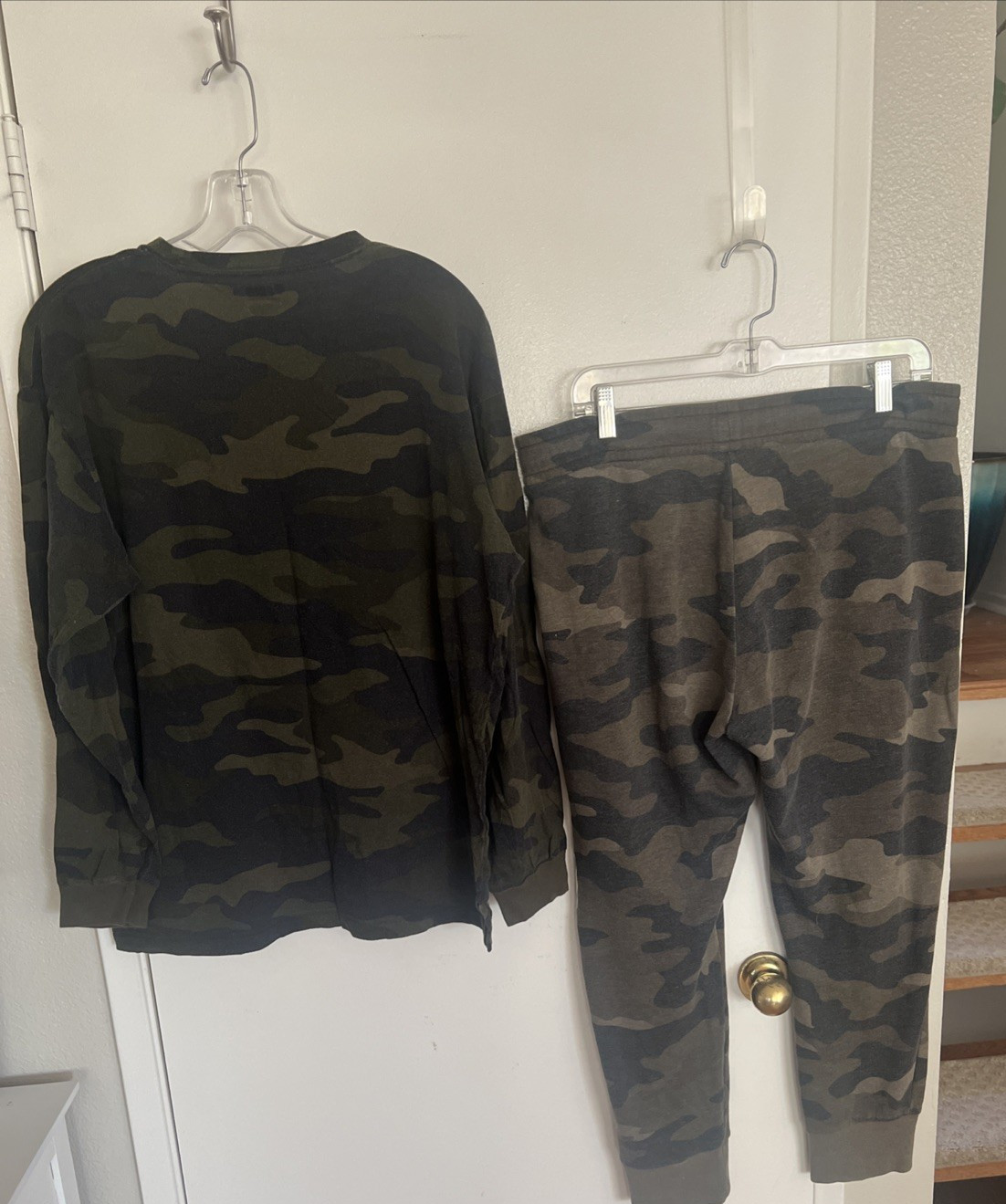 VA Pink Camo Print Sweatshirt Pants Set Fleece Warm and Cozy Loungewear Sz L