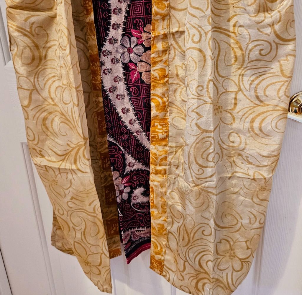Art Silk Kimono Robe~ Women’s One Size~ Kimono w/Tie~ Floral, Sarees ~Beige ~NEW