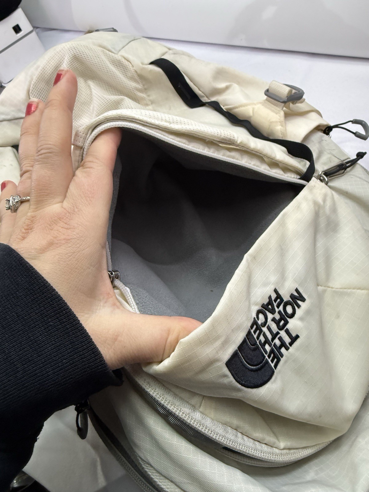 THE NORTH FACE Recon Large School Pack Backpack, Gardenia White