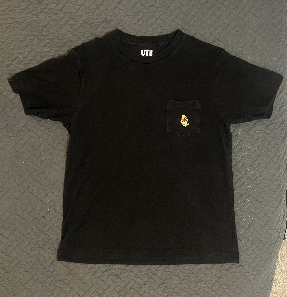 Men’s Uniqlo UT Disney Winnie The Pooh Honey Pot Pocket Shirt Size XS
