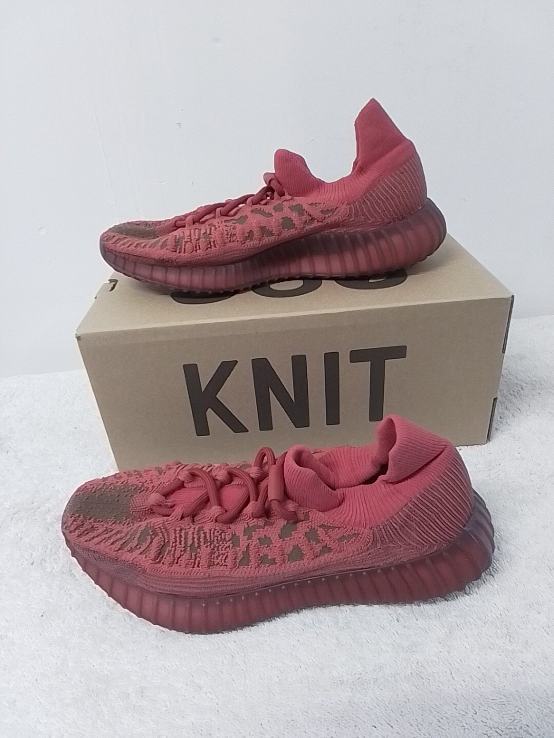 Size 9 Men’s Adidas Yeezy Boost 350 V2 CMPCT Slate Red Athletic Lace Up Shoes