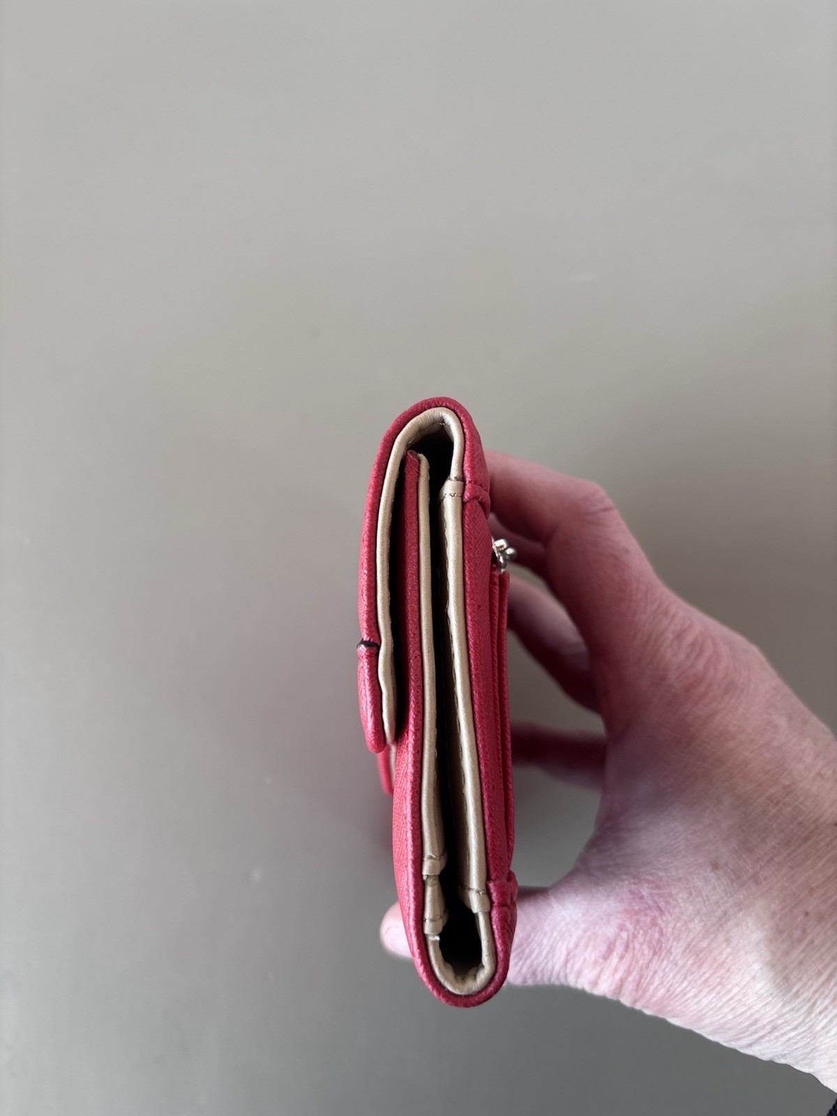 Guess Trifold Red Faux Leather Wallet Women’s 6.75″ x 3.75″
