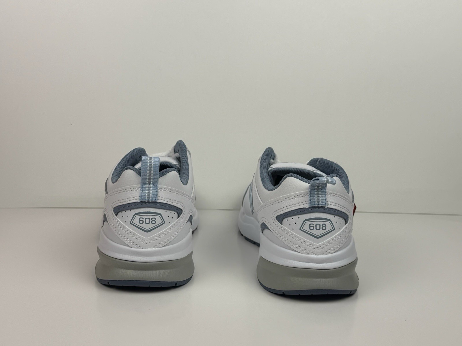 New Balance 608v5 Training Shoe Women’s Size 7.5 D Wide White/Blue WX608WB5