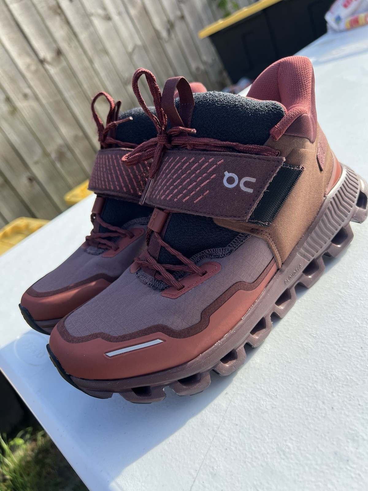 Men’s On Cloud Burgandy Boots Size 8