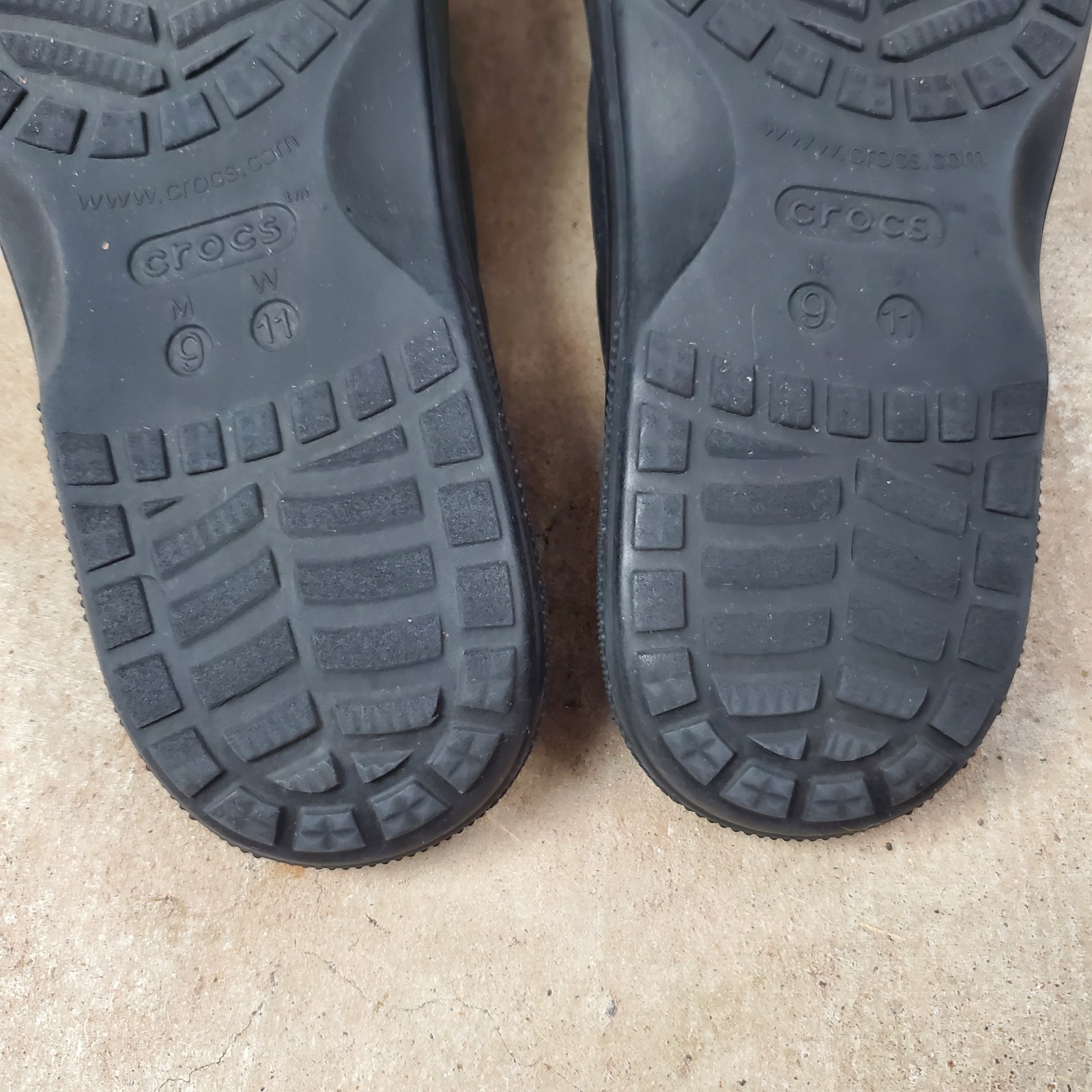 Crocs Baya II Flip Flops Men’s 9 Women’s 11 Black Sandals Slip On 208192