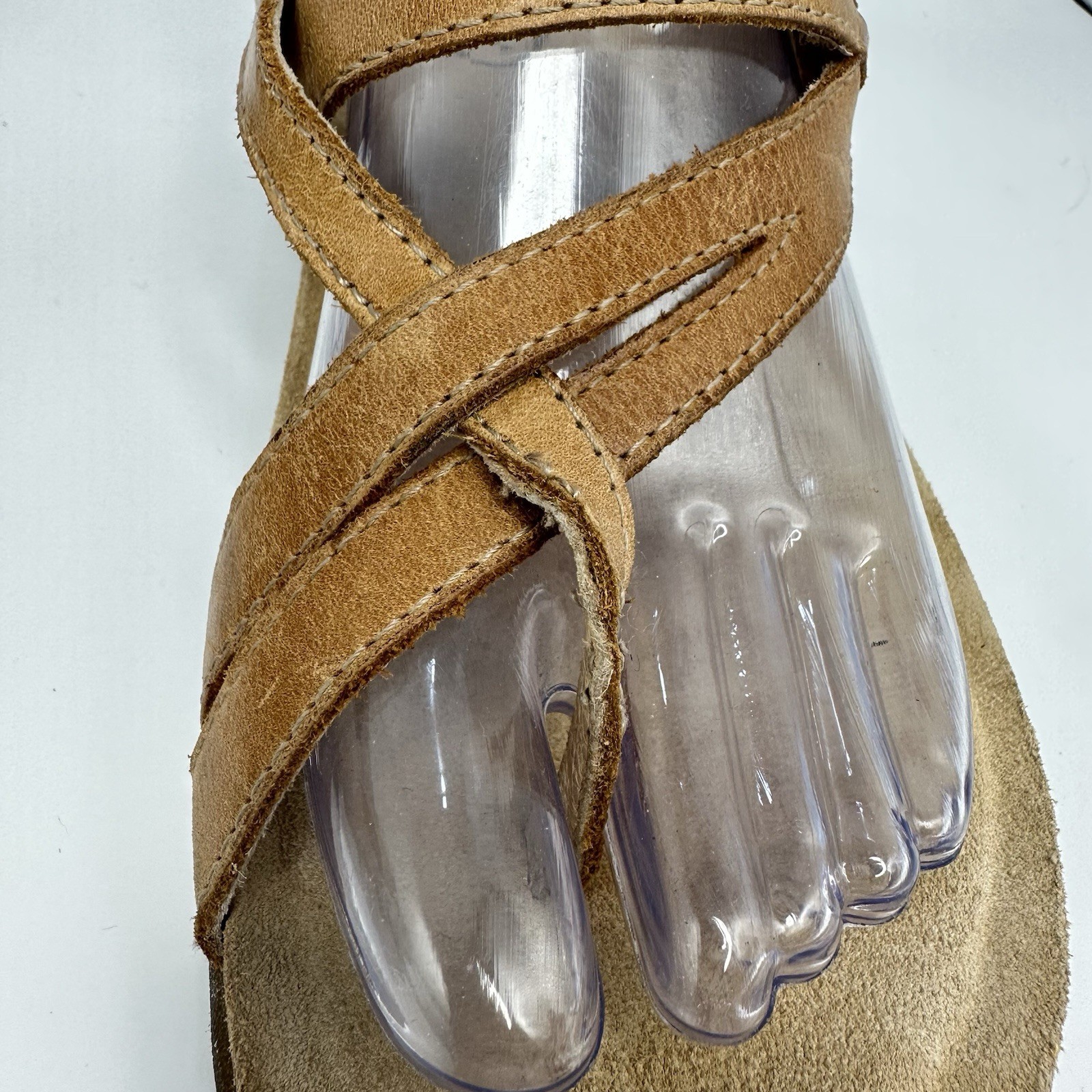 Taos Perfect Women 10 Tan Leather Strappy Toe Loop Adjustable Sandal