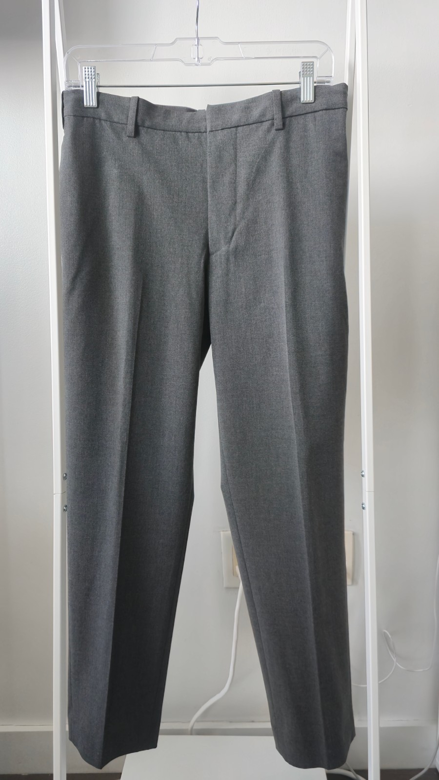 UNIQLO Gray Smart Ankle Pants Men’s (2-Way Stretch) – Size Small