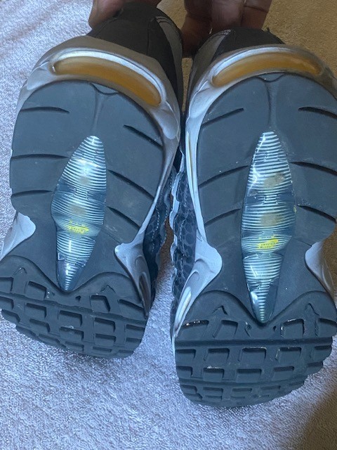 NIKE AIR MAX 95 SE “REFLECTIVE AMARILLO” SAFARI OFF NOIR SIZE 10.5 US