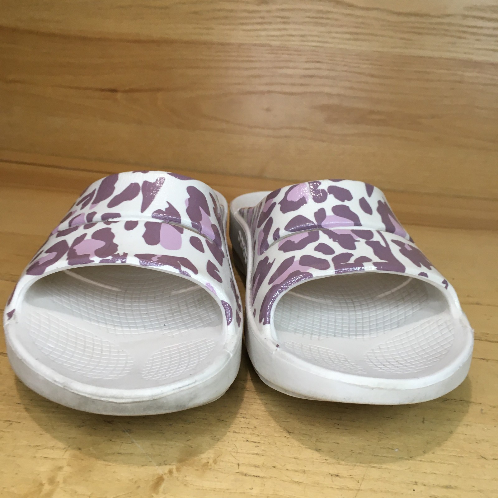 Oofos Ooahh Rose Leopard Comfort Sport Recovery Pink Slide Sandal Size W6 M4