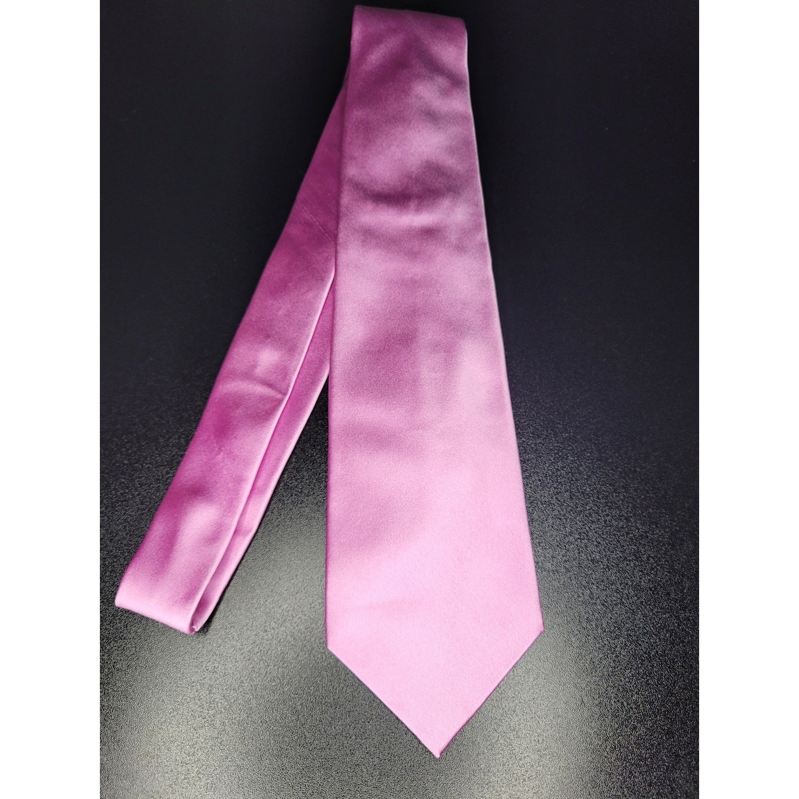Valentino Men’s Necktie Pink Solid Silk Satin 3.25″ x 58″ Excellent