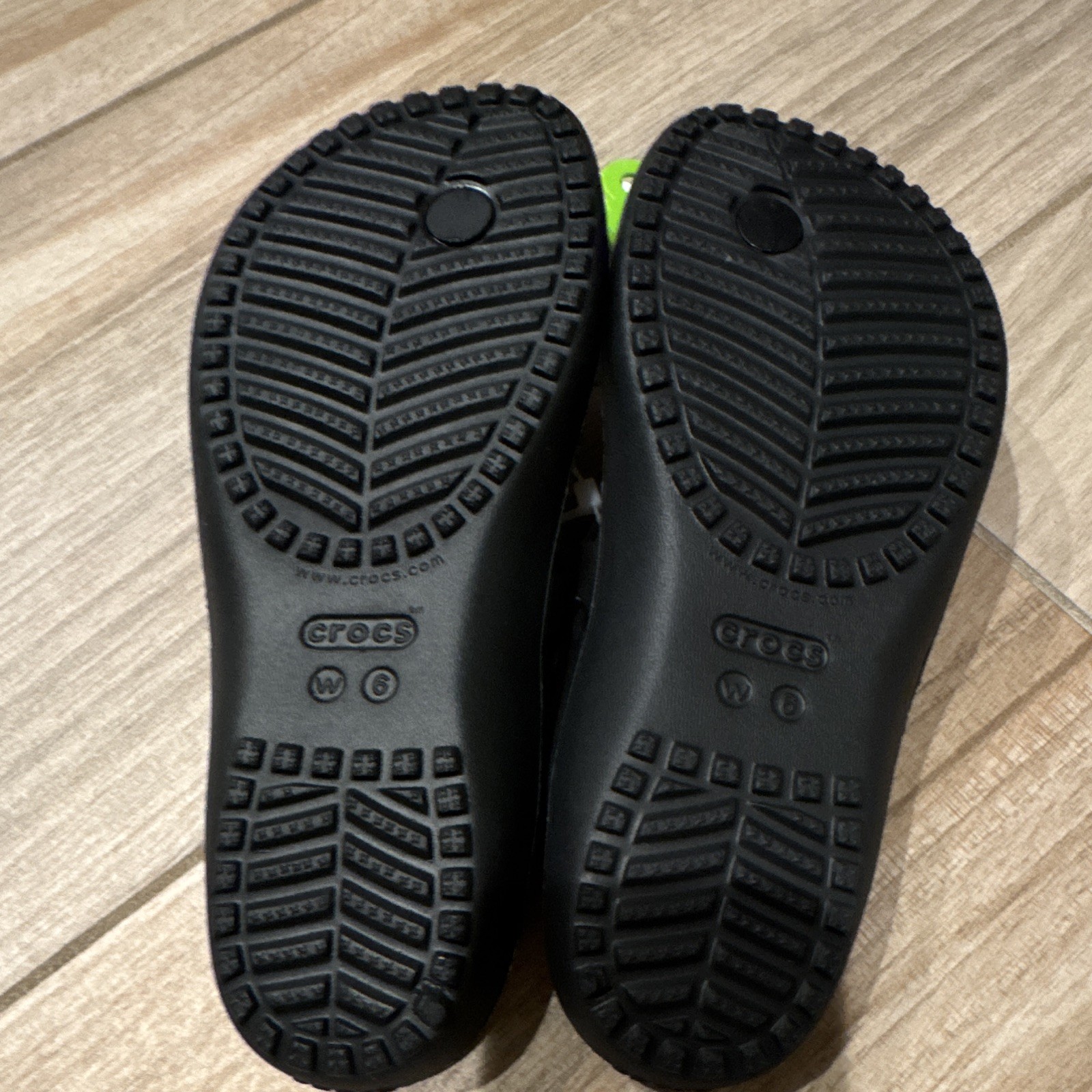 Crocs Kadee II Pineapple Pattern Flip Flop Sandals Black Multi Green Women 6