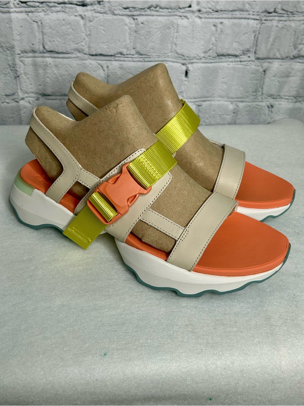 Sorel Kinetic Impact Sport Sandals Beige Coral Yellow Strap Size 8.5